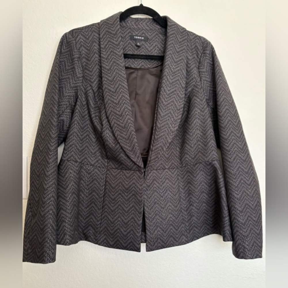 Torrid Premium Ponte Black Chevron Stretch Peplum Blazer, size 1